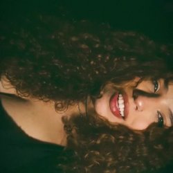 ruiva peituda