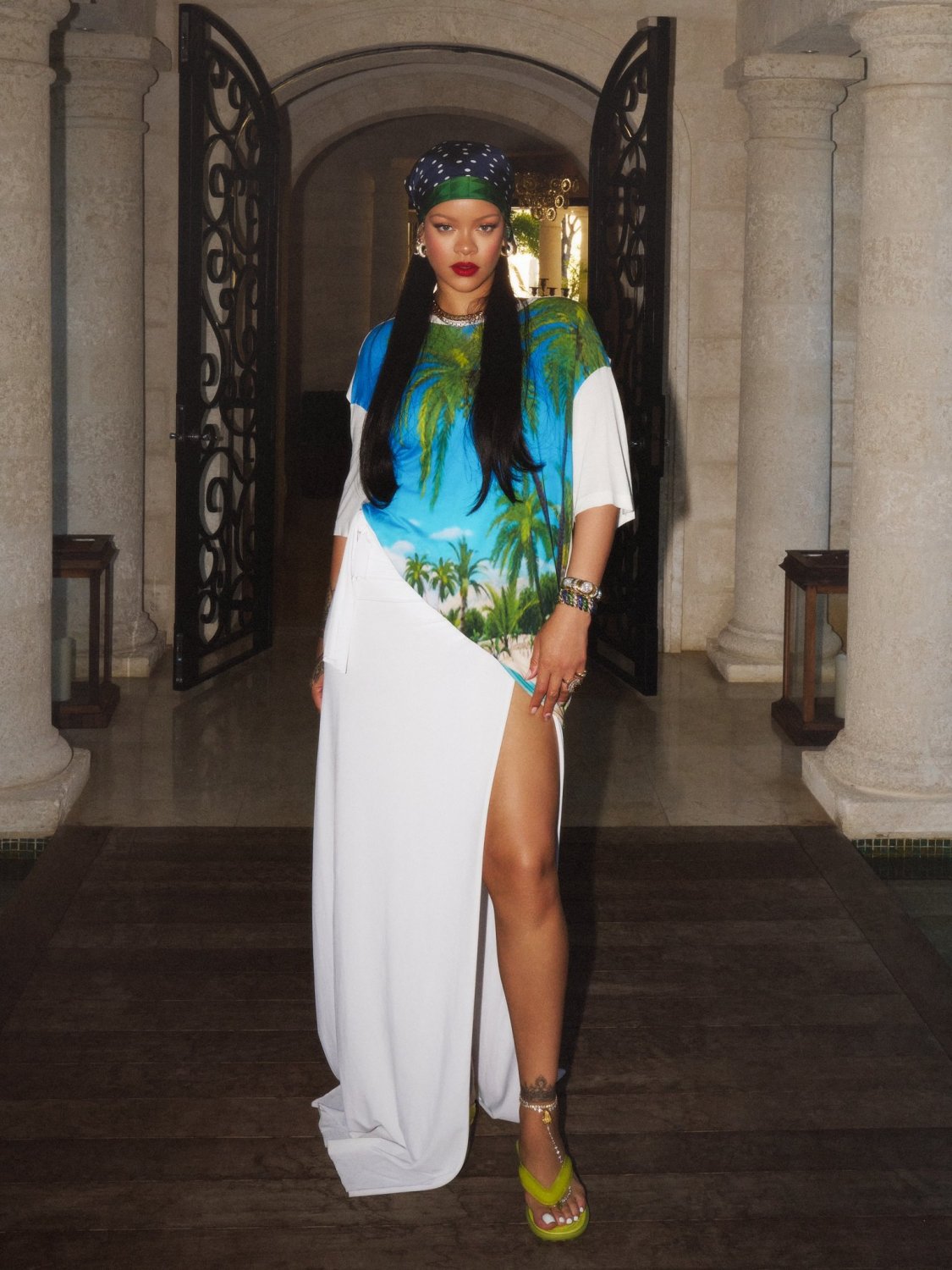 Rihanna new pictures...sexy and hot , gorgeous #eaMJsZEK