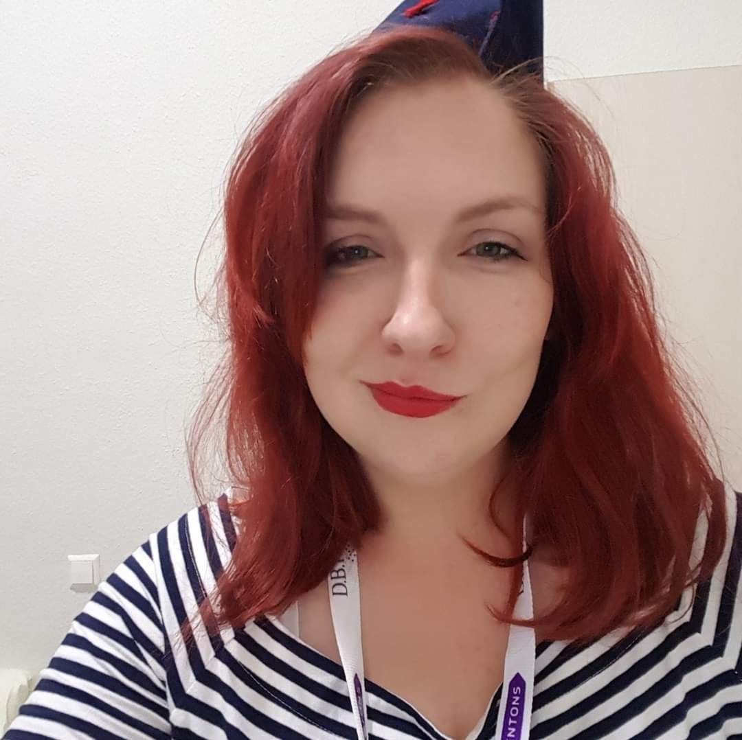 Julia, 28, from Leipzig Germany spreads and sucks #F4KYXTpG