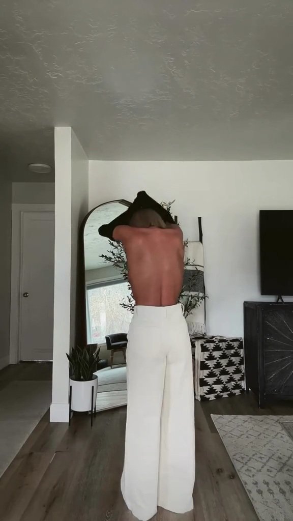 Smoking Hot MILF #f7d1DJPG