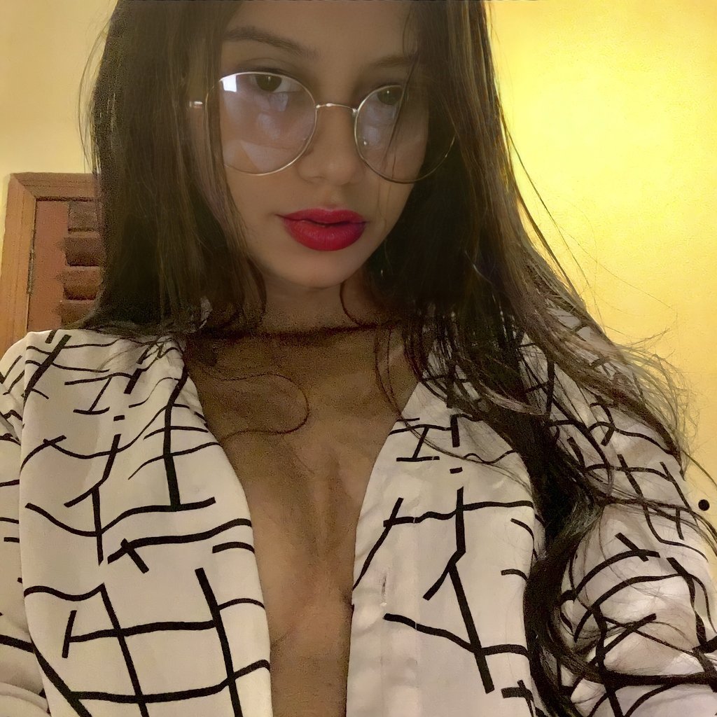 Novinha de 18 anos caiu na net em fotos mostrando tudo #FqjjRi2O