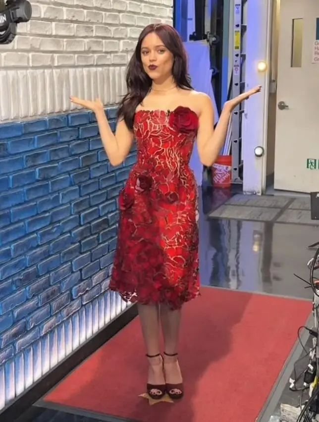 Gorgeous Jenna , new stunning photos...Jenna Ortega pretty in red #HcZq8Xhc