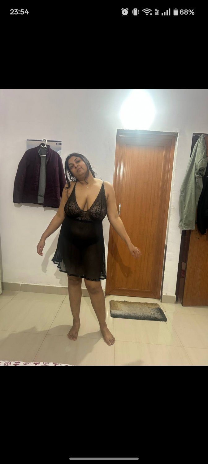 Indian wife fuck with friend for money #Hecgy9yr