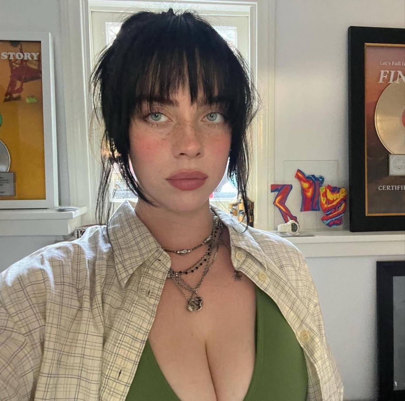 Billie Eilish New Pics and Videos #hFj4cakM