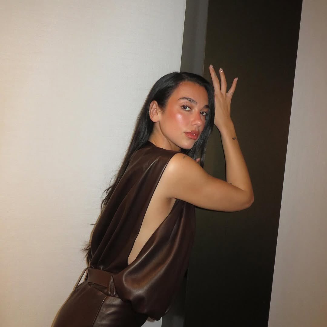 New photos perfect...Dua Lipa pretty in black #HJm0KTbg