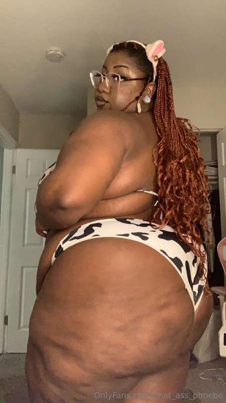Phoebe Fat Ass #IbmM5CnF