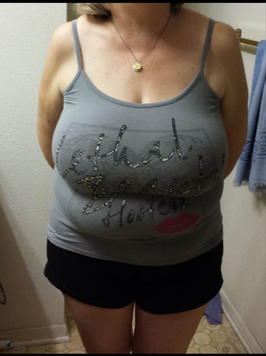 Who wants these huge hangers?  Comment! #im2eQC7W