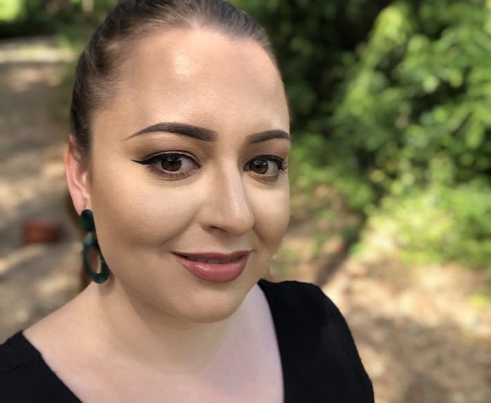 Belle, a makeup artist from Brisbane, Australia #iuMmxjg0