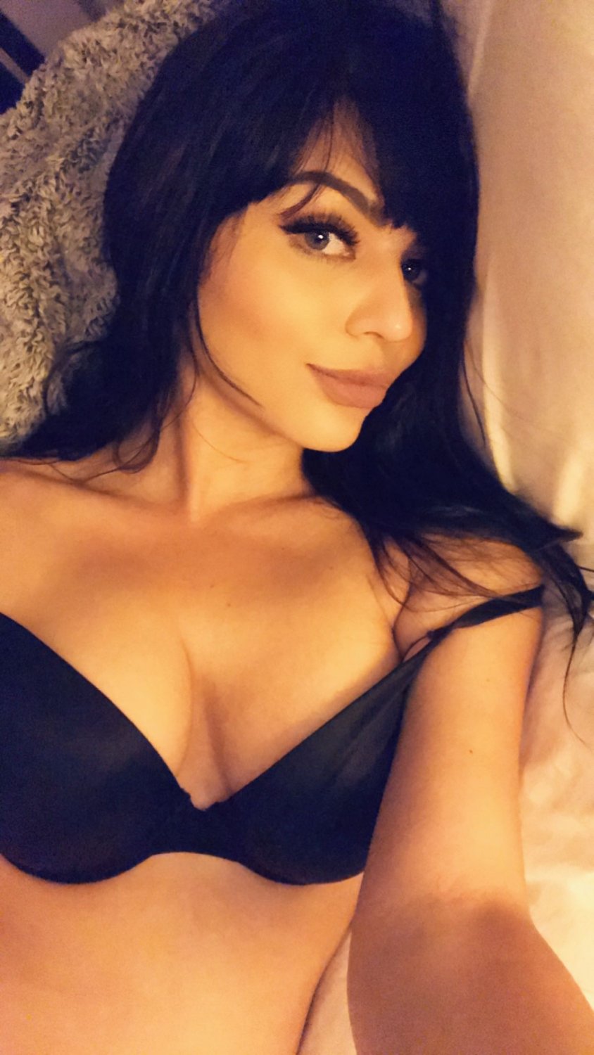 Beautiful Dark Haired Slut #iUseaovL