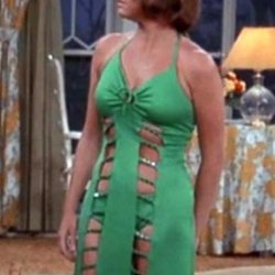 MARY TYLER MOORE