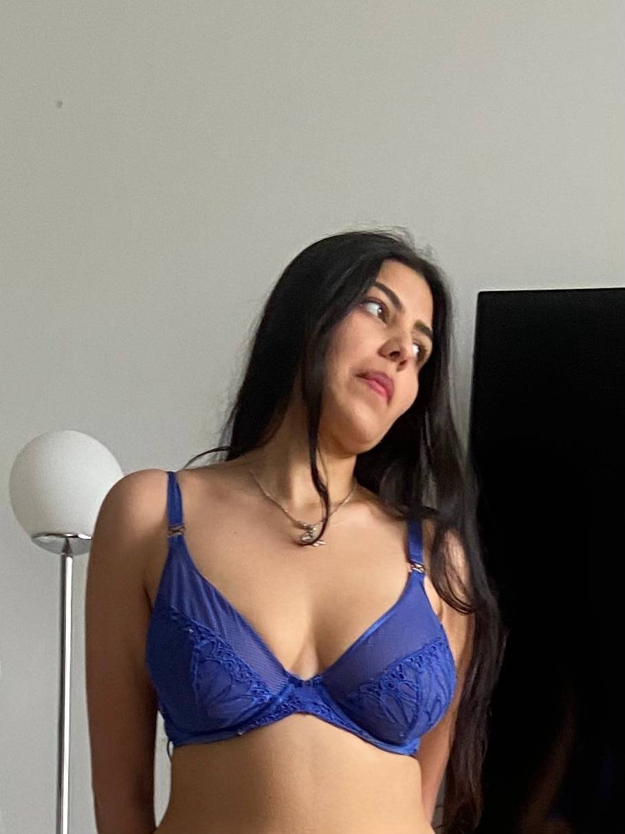 Busty Hijab Slut #K4AwgJv1