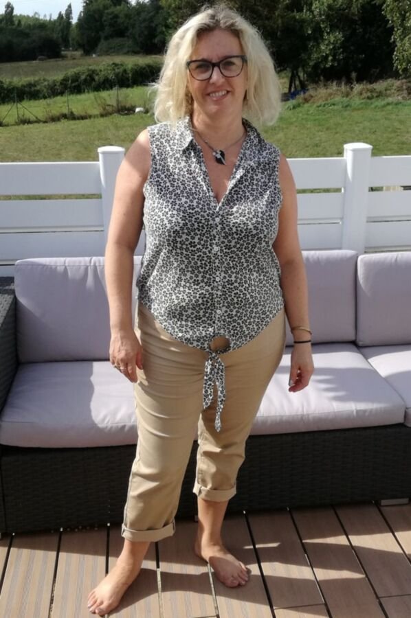 Cathy - French Mature Who Is All Curves.  (pic2) #k5xPhrWU