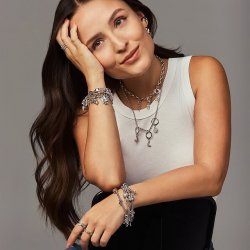Novas fotos Larissa e Maisa…duas maravilhosas