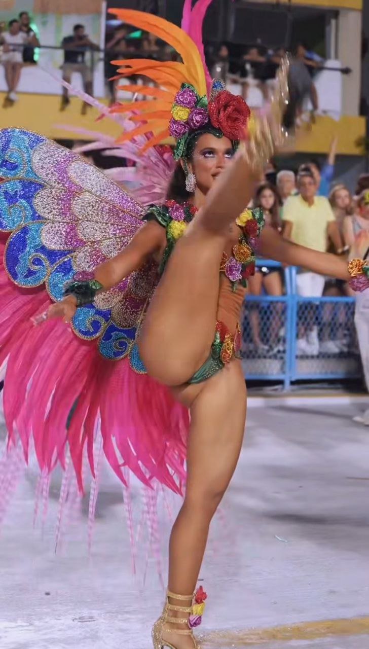 Alane Dias carnaval 😈 #KjZODdjF