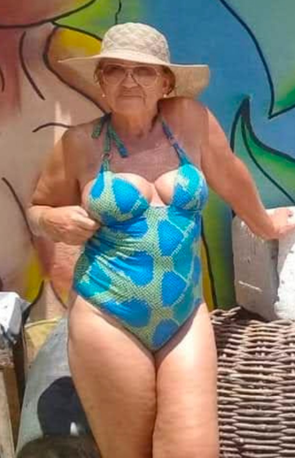Granny Maria #l380irQb