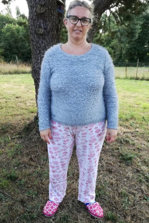 Cathy - French Mature Who Is All Curves.  (pic2) #l4WHJTVY