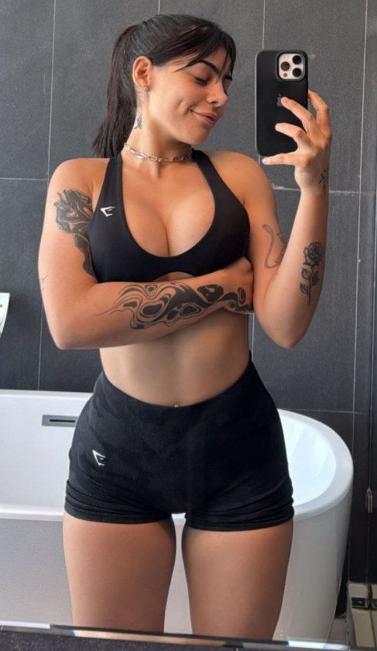 Milica perrita argentina cachonda con culote #l7cKOR9P
