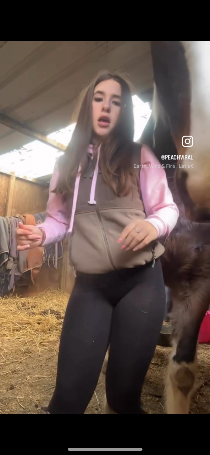 😍🍽️🍑😋 sexy teen dancing - who is she 🥵😍 #LIajWqF5