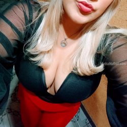 🤘 hotwife liberada pelo corninho 🤘