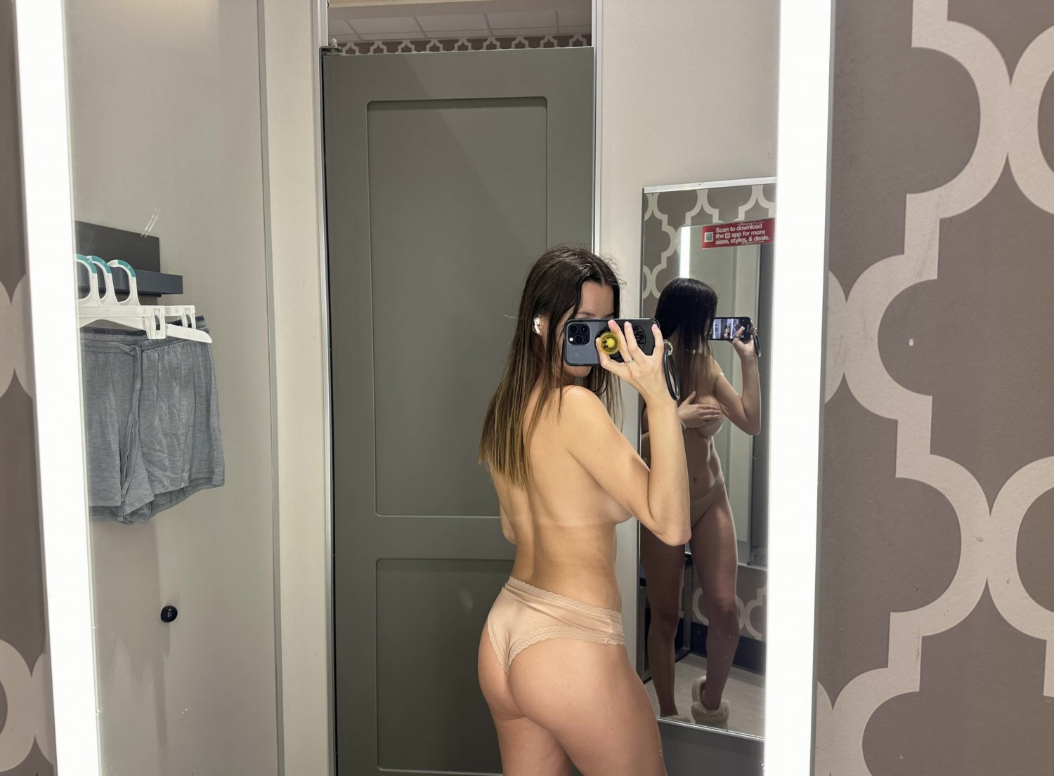 Help me squirt all over this dressing room #mDyABJPi