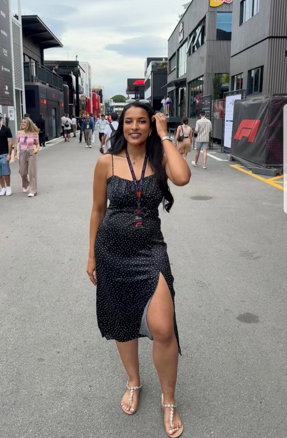 More of that brown F1 reporter I pound my big white cock to #mU5ngKT4