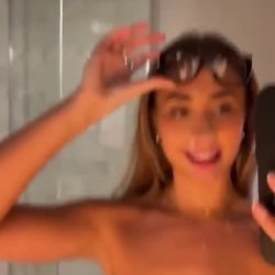 licking cum off her glasses ❤️