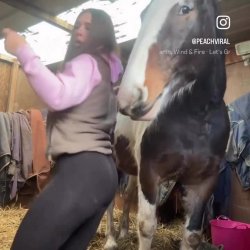 😍🍽️🍑😋 sexy teen dancing – who is she 🥵😍