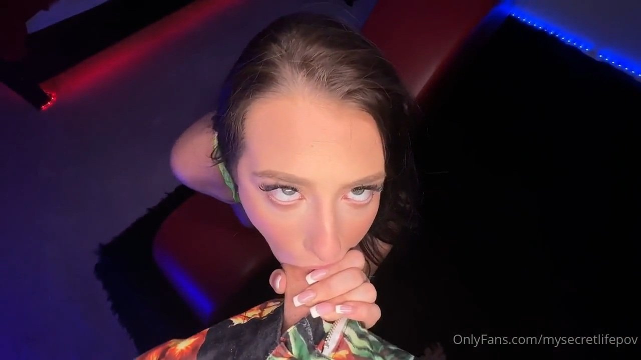 Freaky ass White bitch wasn't playin' around🤣🤣 #pmPa7kyt