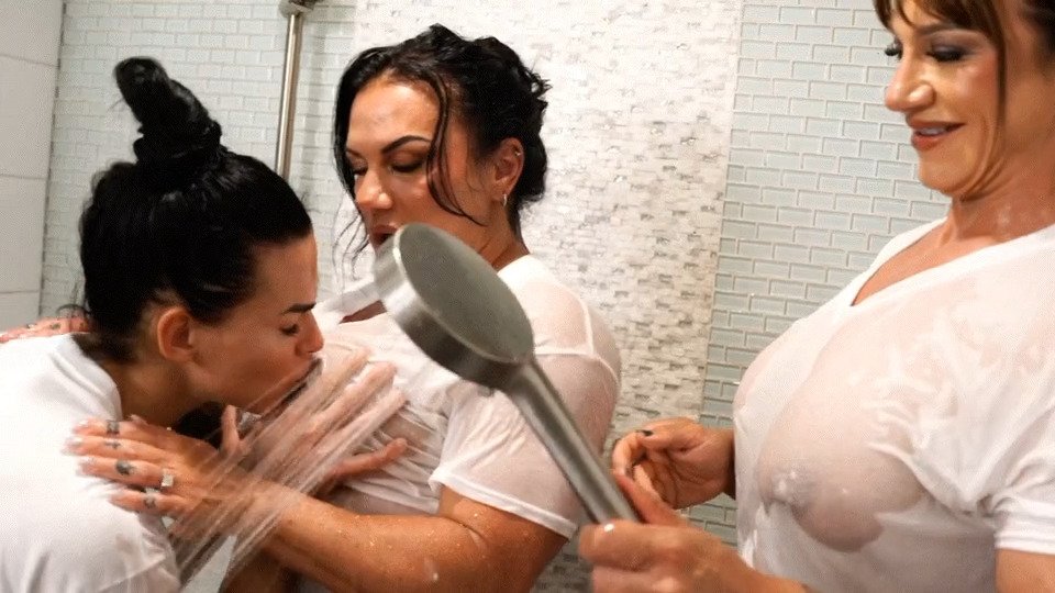 Lesbian muscle shower #q95IW00p