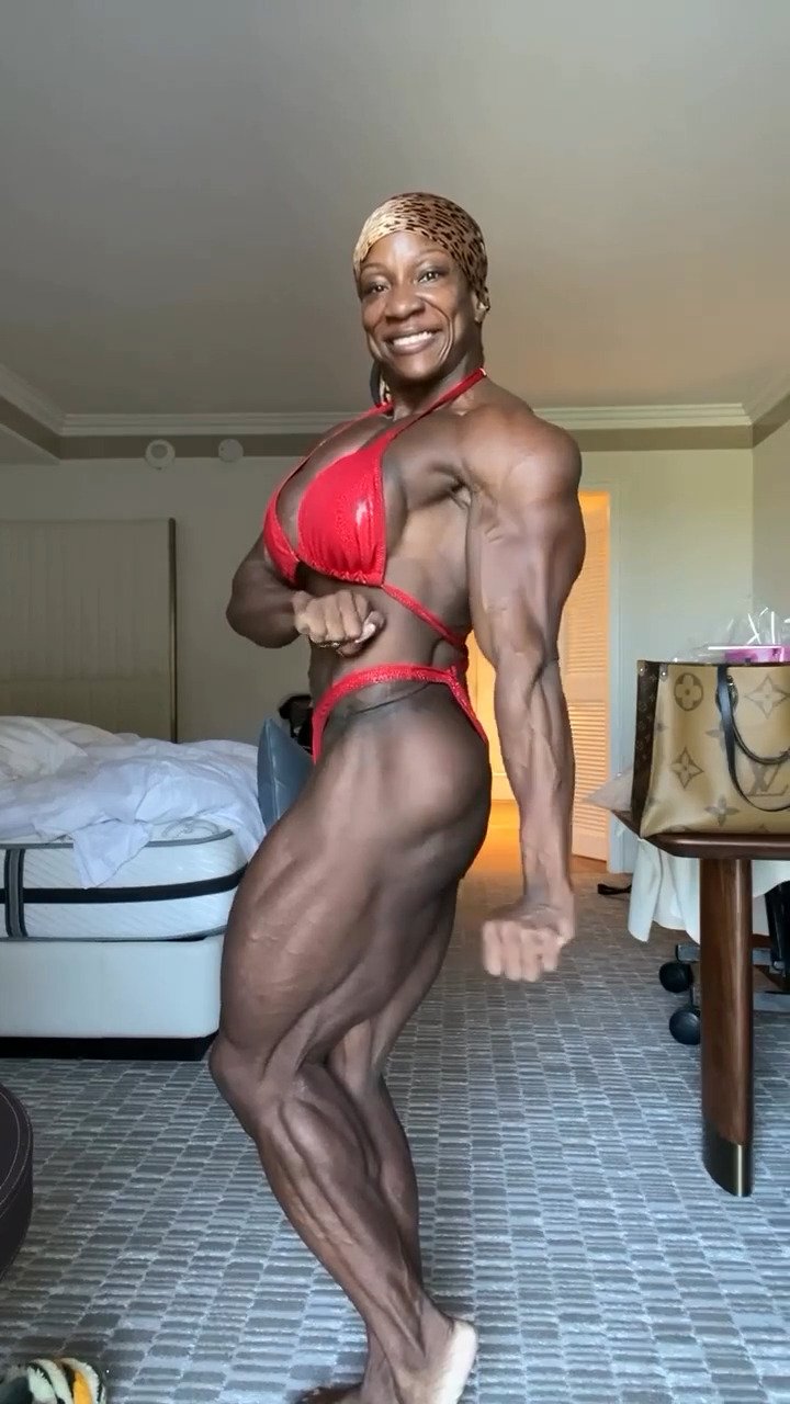 Mrs Martin, her outrageous muscular poses make the judges so hard #QziGlhQ7