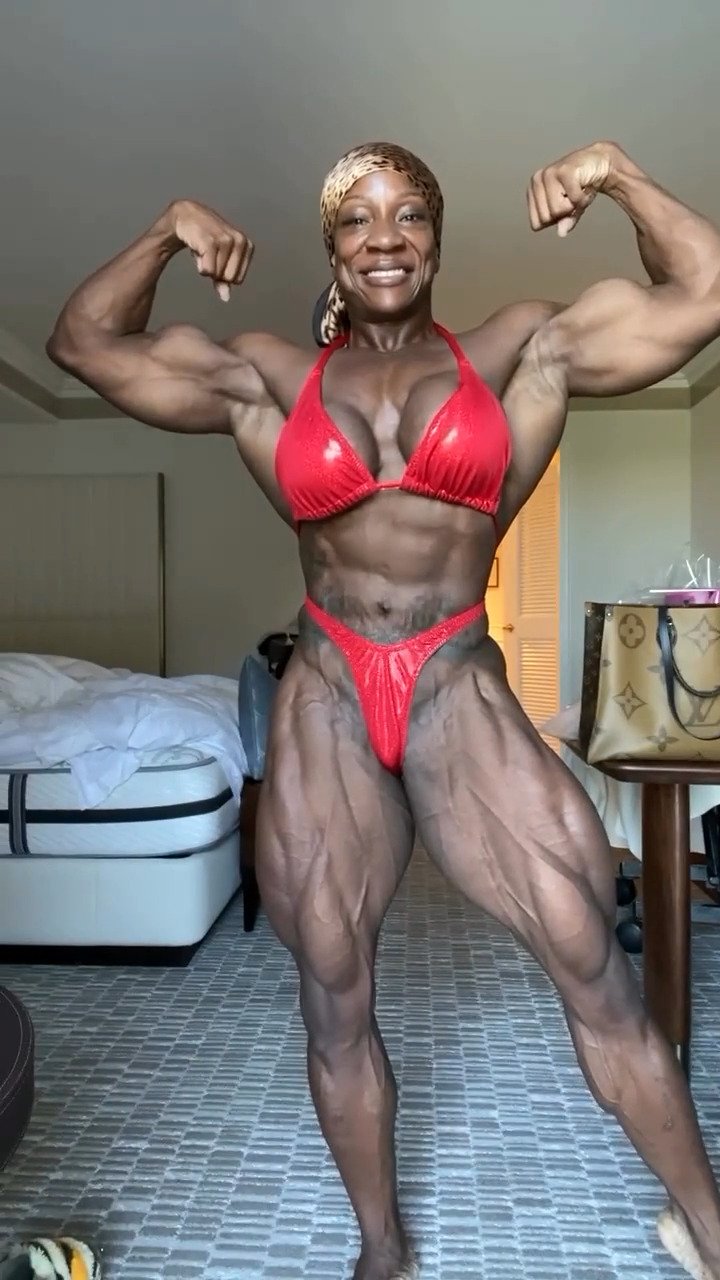 Mrs Martin, her outrageous muscular poses make the judges so hard #RMxgNhk0