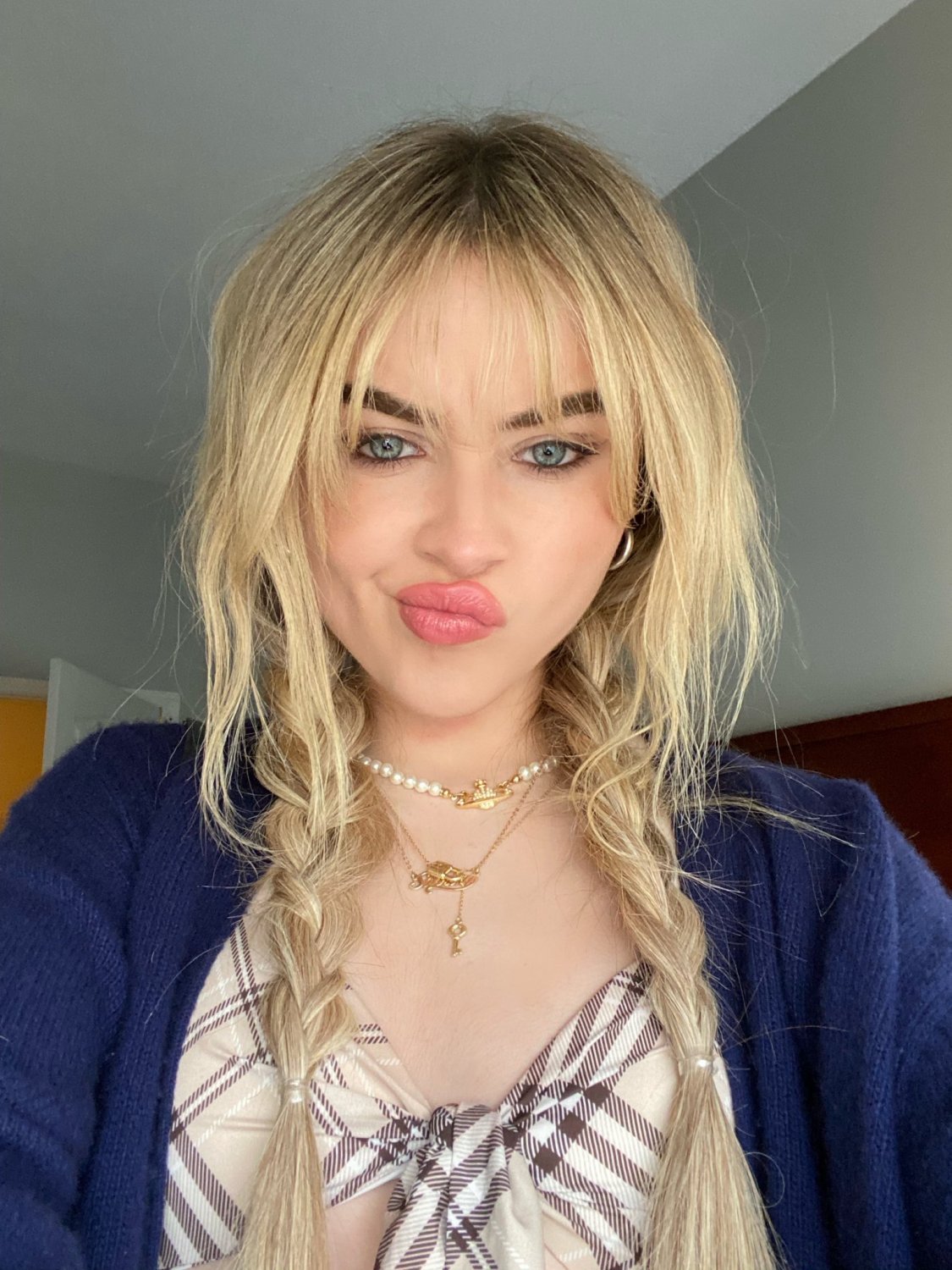 Sabrina Carpenter gorgeous...!!! #S0r14LrX