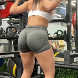 Milica perrita argentina cachonda con culote
