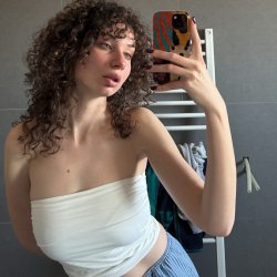 Amateur babe doggystyle