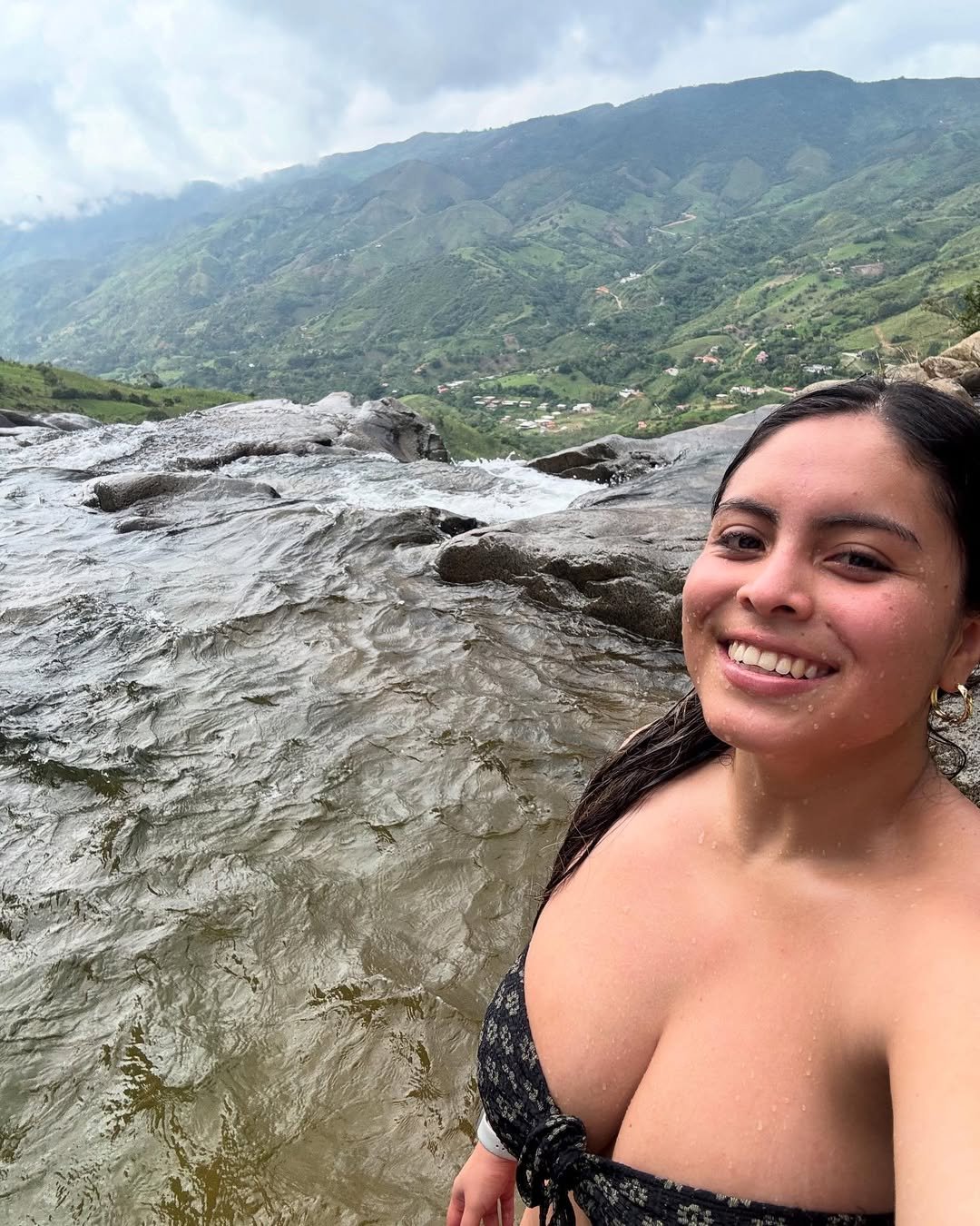 Vacation trip with my college fri (she took my phone to take pic) #SZgyhxyo