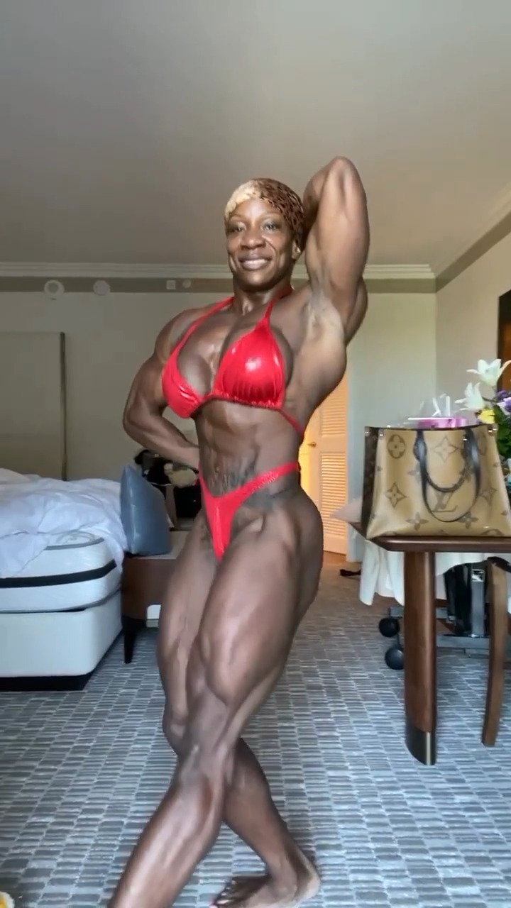 Mrs Martin, her outrageous muscular poses make the judges so hard #TA9IZVrN