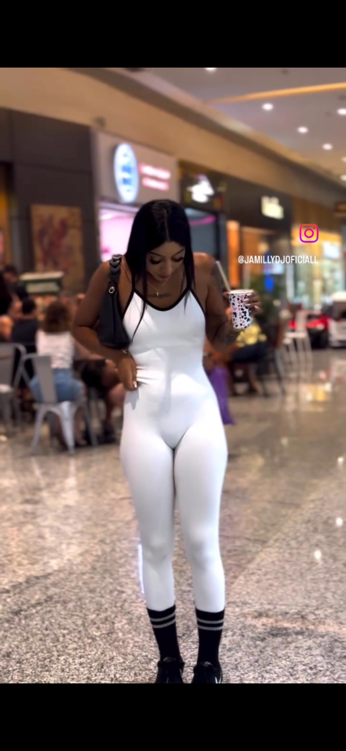 Latina in white leggings with phat pussy cameltoe 🥵🔥 #Tb3VkYQw