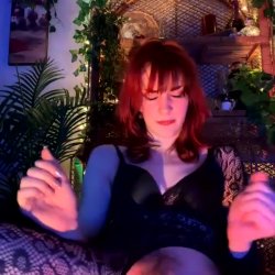 Cute redhead Tara stretching her long meaty coochie 🥵🔥