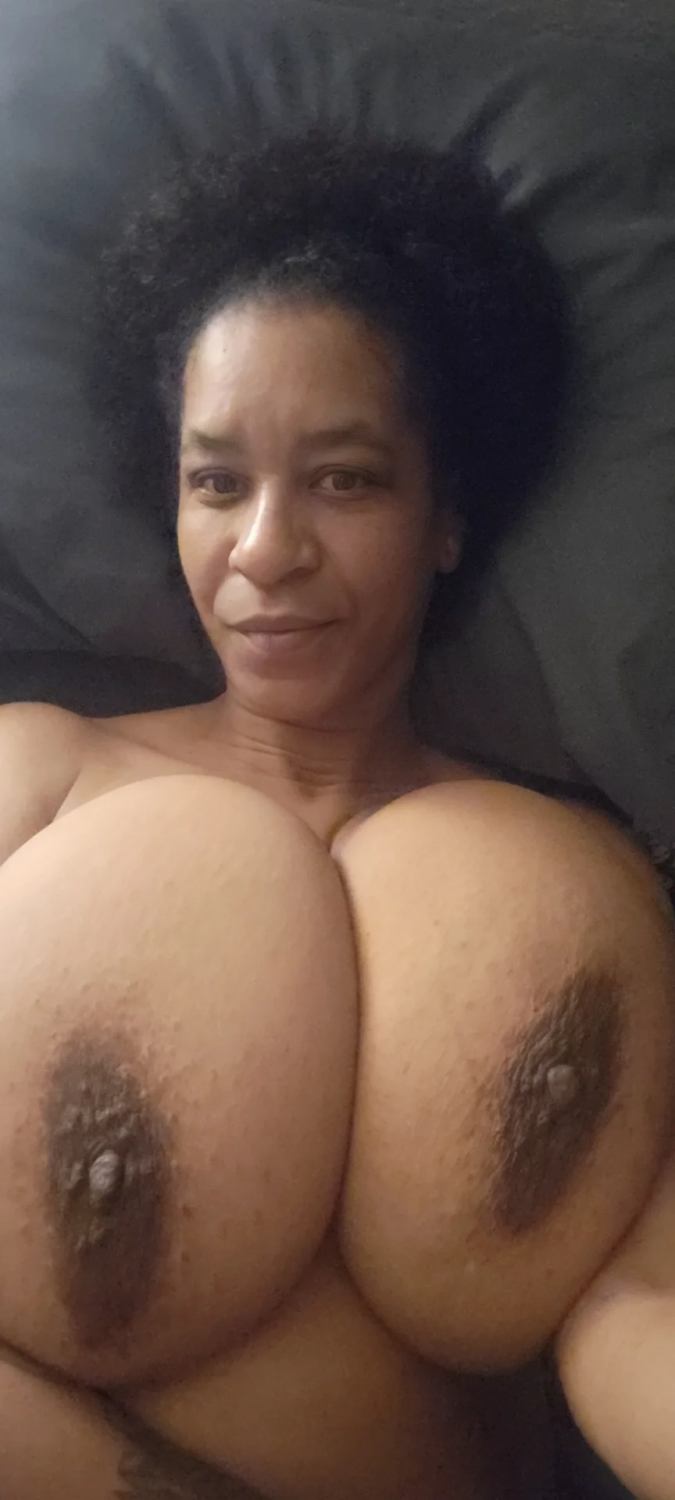Busty Lightskin Ebony MILF #tNOTj4XL