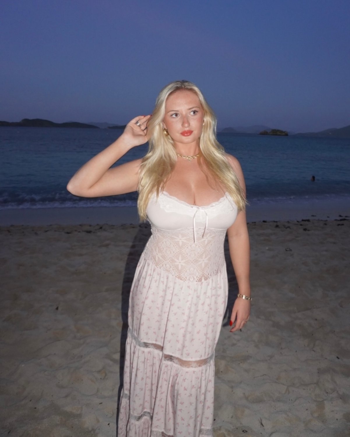 Sexy blonde huge tit webslut Patricia #TSWJR0nX