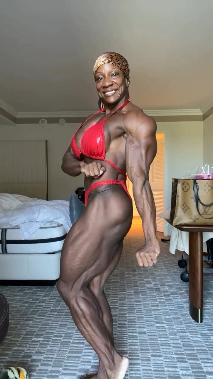 Mrs Martin, her outrageous muscular poses make the judges so hard #U4teCQQ0