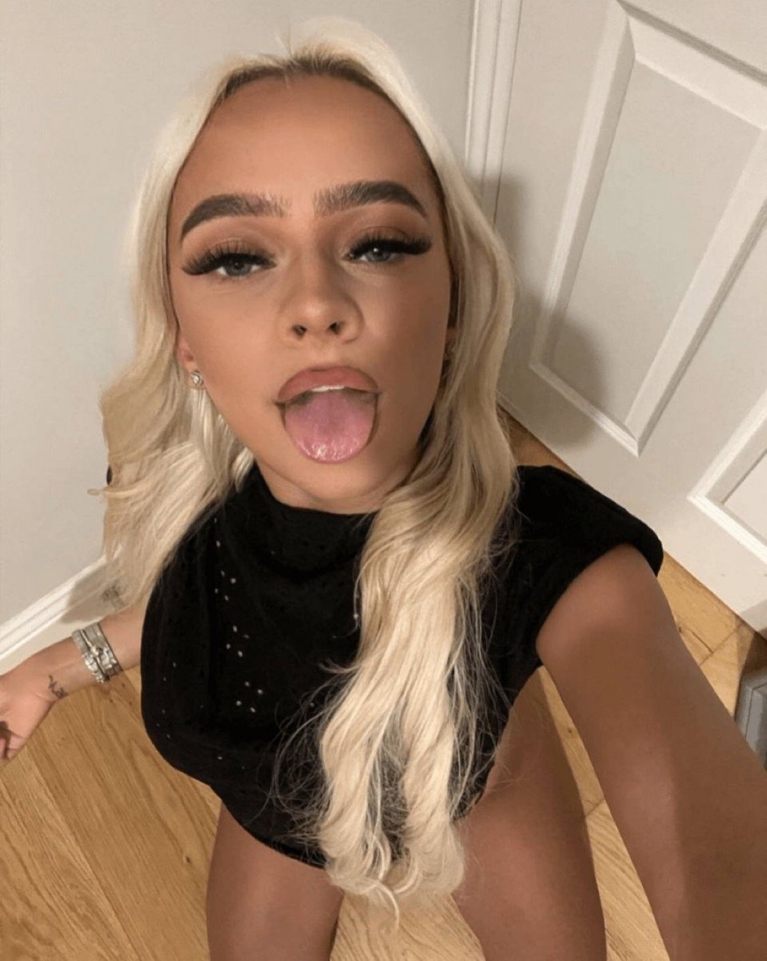 sexy blonde uk chav #UhBTtHMD