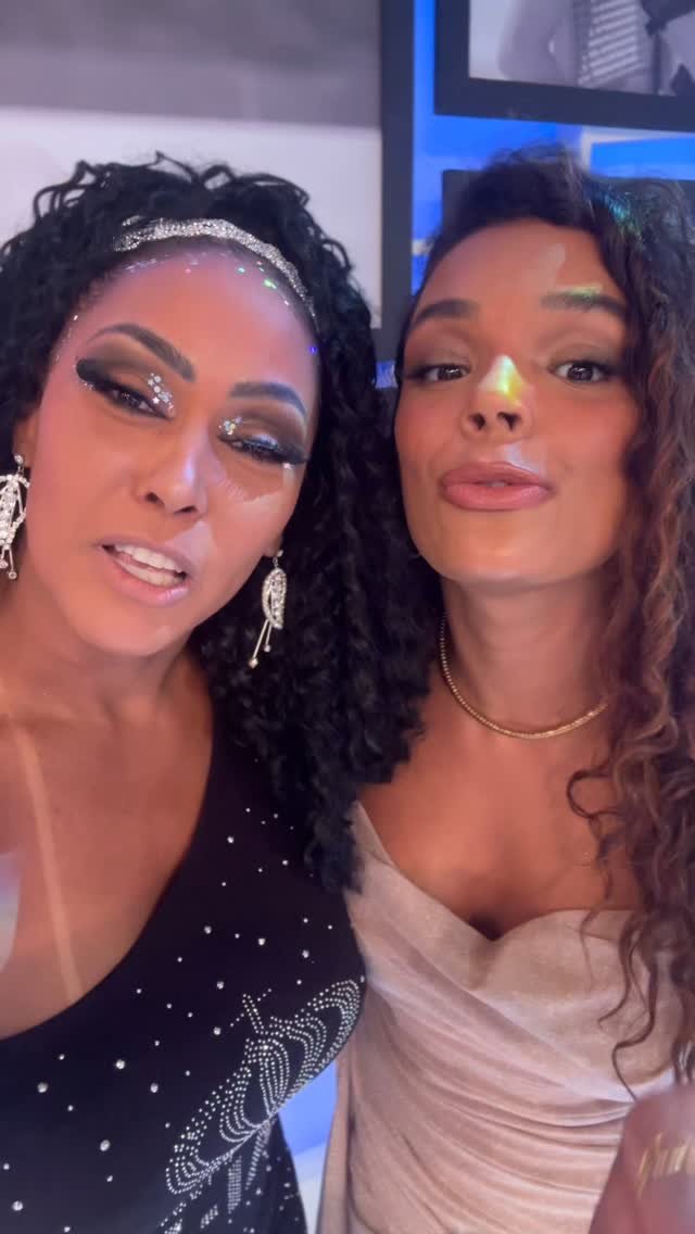 ROSIANE PINHEIRO #uzzF3GWg