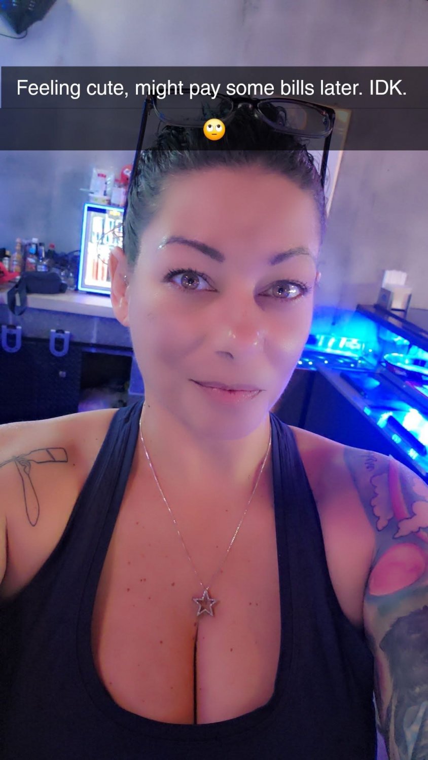 Bartender still reps what guys love the most….beer and big tits #v9Vx9PVG