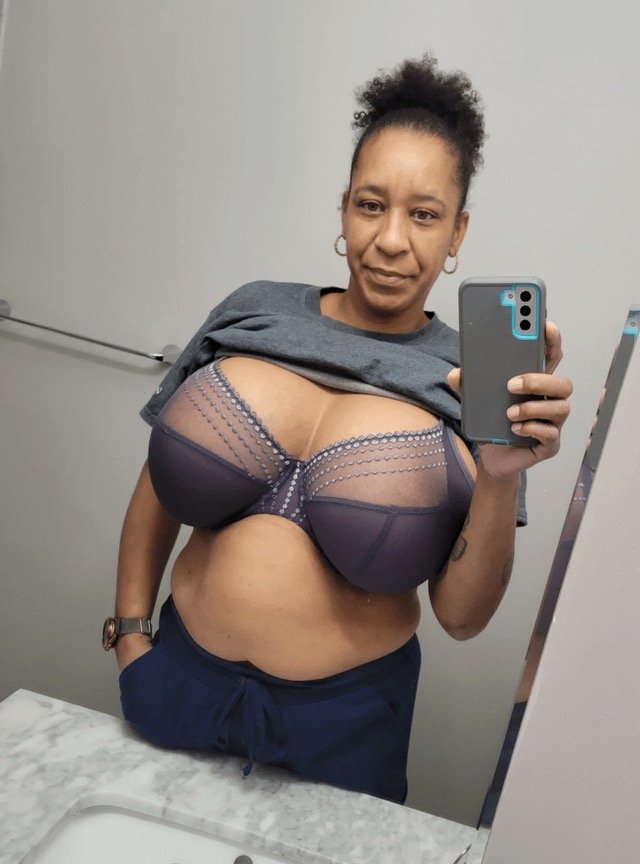 Big tiddy Lightskin MILF #VCwPei7e