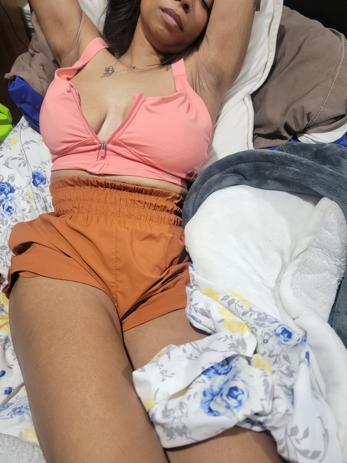 Sexy milf and her tits #VyuWAxXa