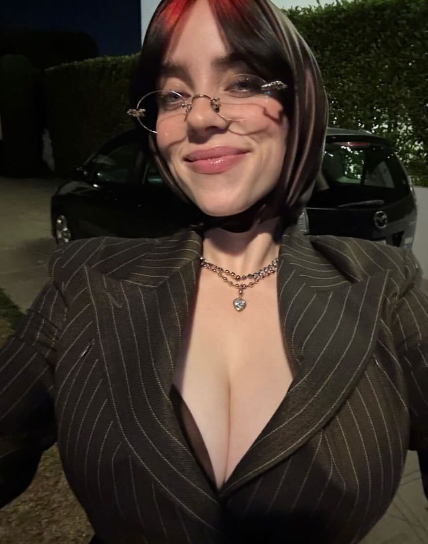 Billie Eilish New Pics and Videos #WgJzhAr4