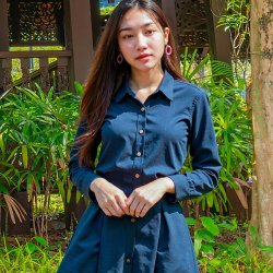 Pretty Thai chick loves flashing her sexy body in public