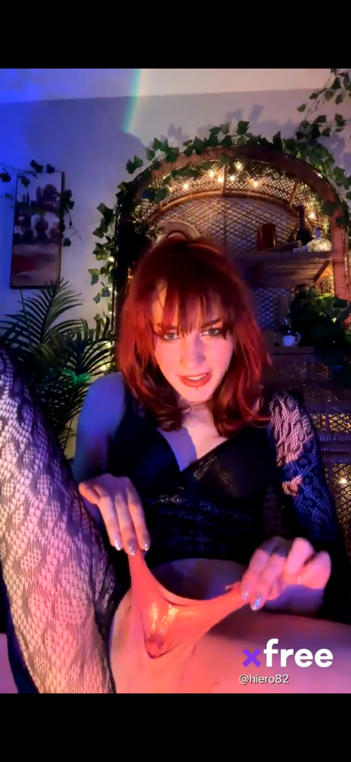 Cute redhead Tara stretching her long meaty coochie 🥵🔥 #yDVrZpii