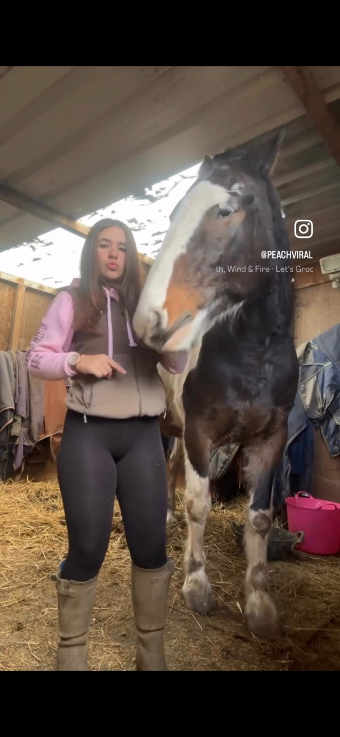 😍🍽️🍑😋 sexy teen dancing - who is she 🥵😍 #yJ8YvAJG